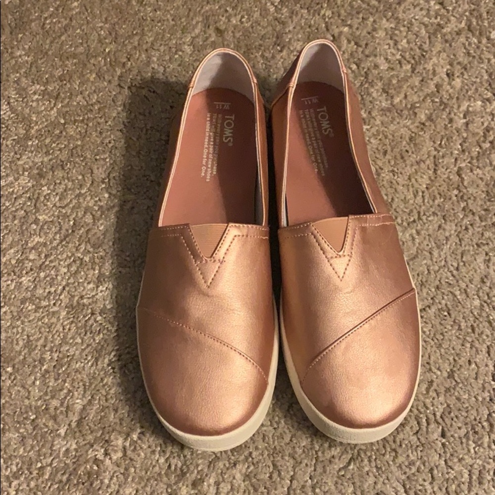 Toms Avalon Slip Ons